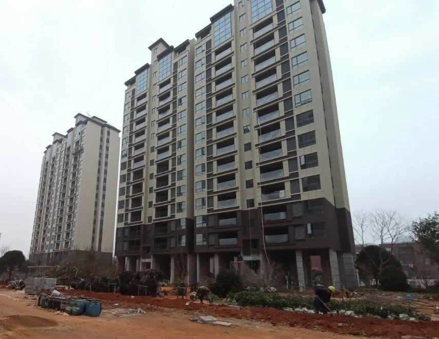 岳陽市東大華城小區訂購兩套全自動無塔供水設備為中高區居民供水