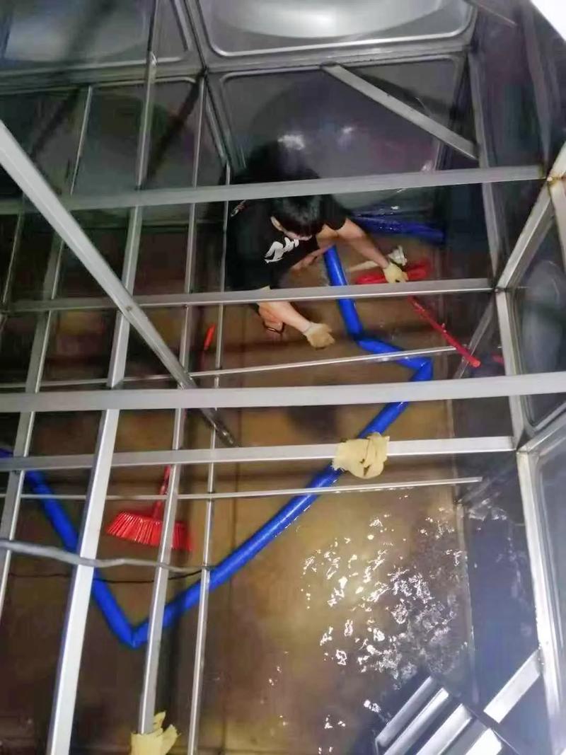 小區二次供水水箱多久清洗一次?二次供水水箱清洗消毒要注意什么?